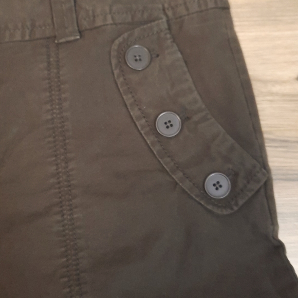 LOFT Ann Style Brown Capri Pants Size 12 with button accented pockets - Picture 3 of 6